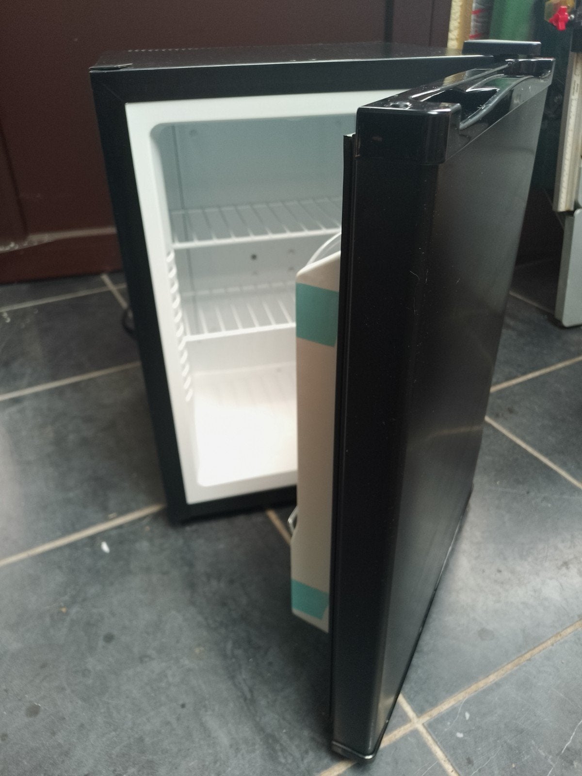 Minibar of camper frigo 220 volt, Elektronische apparatuur, Koelkasten en IJskasten, Ophalen, Zo goed als nieuw