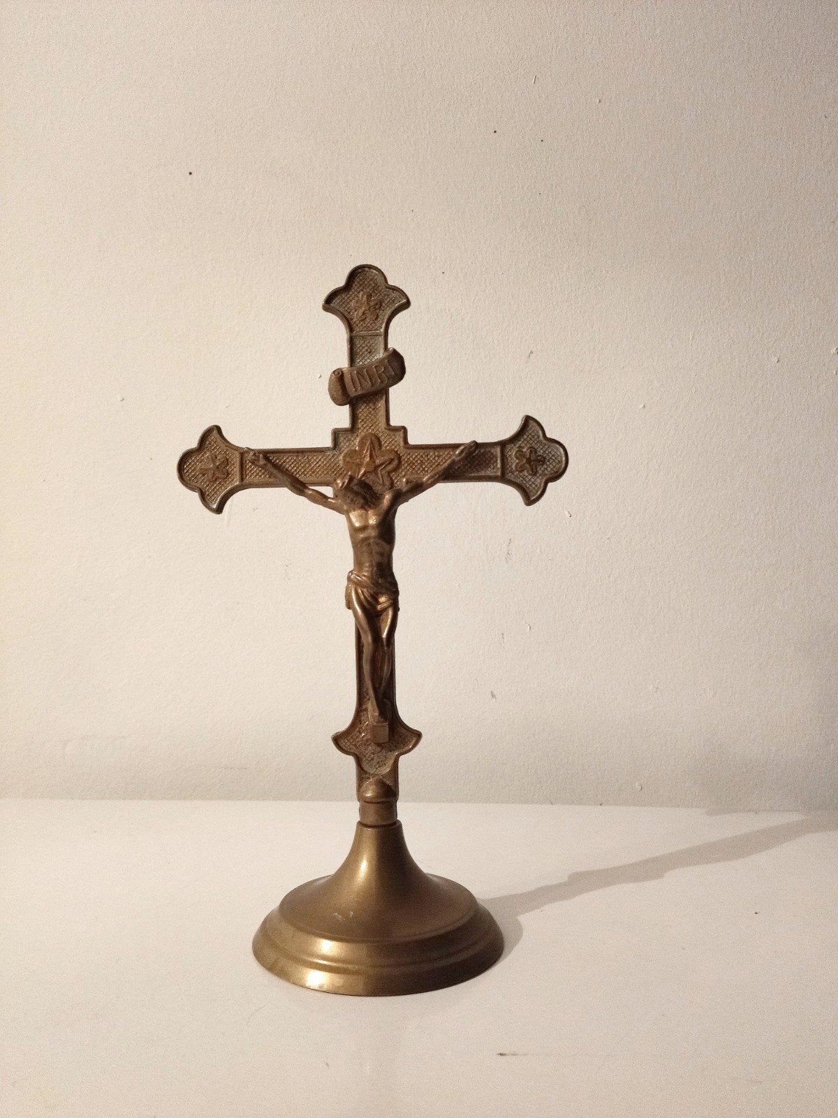 Oud koperen kruisbeeld, Antiek en Kunst, Ophalen of Verzenden