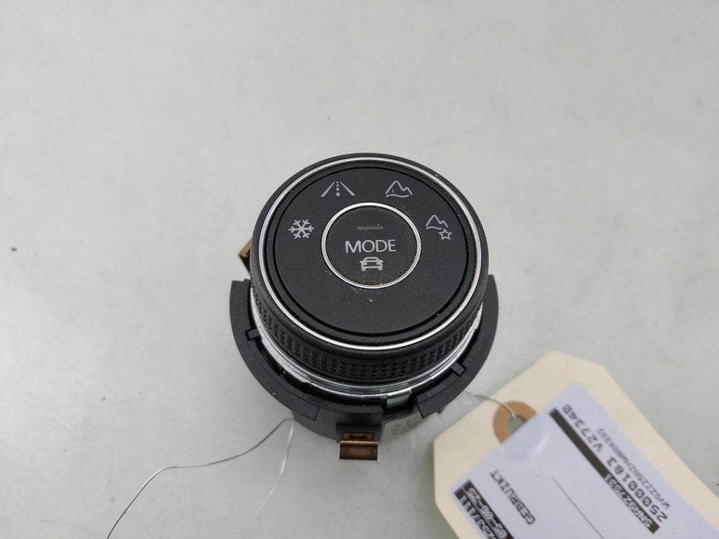 COMMUTATEUR Volkswagen Tiguan (AD1) (01-2016/04-2024), Utilisé, Volkswagen