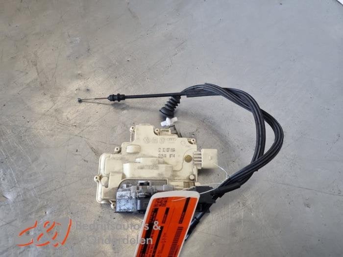 Serrure portière mécanique 4portes avant droite d'un Volks, Autos : Pièces & Accessoires, Volkswagen, -, 3 mois de garantie, Utilisé