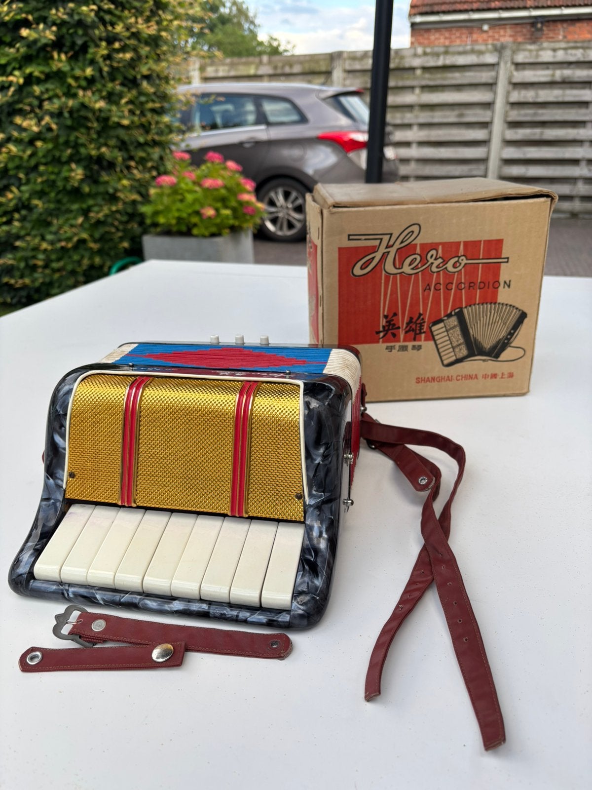 Accordéon Vintage Hero des années 1960, Musique & Instruments, Accordéons, Utilisé, Accordéon à touches, Autres formats, Avec bretelles