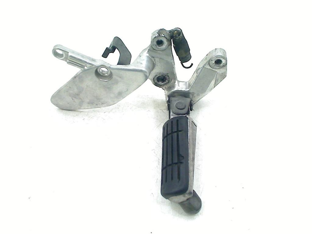 REPOSE PIEDS AVANT DROIT Yamaha, Motos, Dhr. S. di Majo, Utilisé, Info@cama-motorparts.nl, P.J. Troelstraweg 8 8
3144 CX  MAASSLUIS, NL