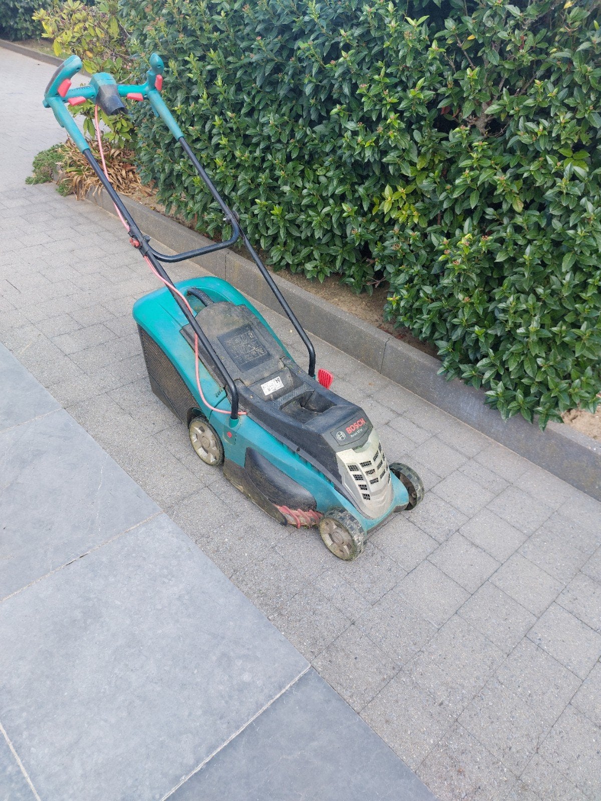 elektrisch grasmachine  bosch, Tuin en Terras, Ophalen