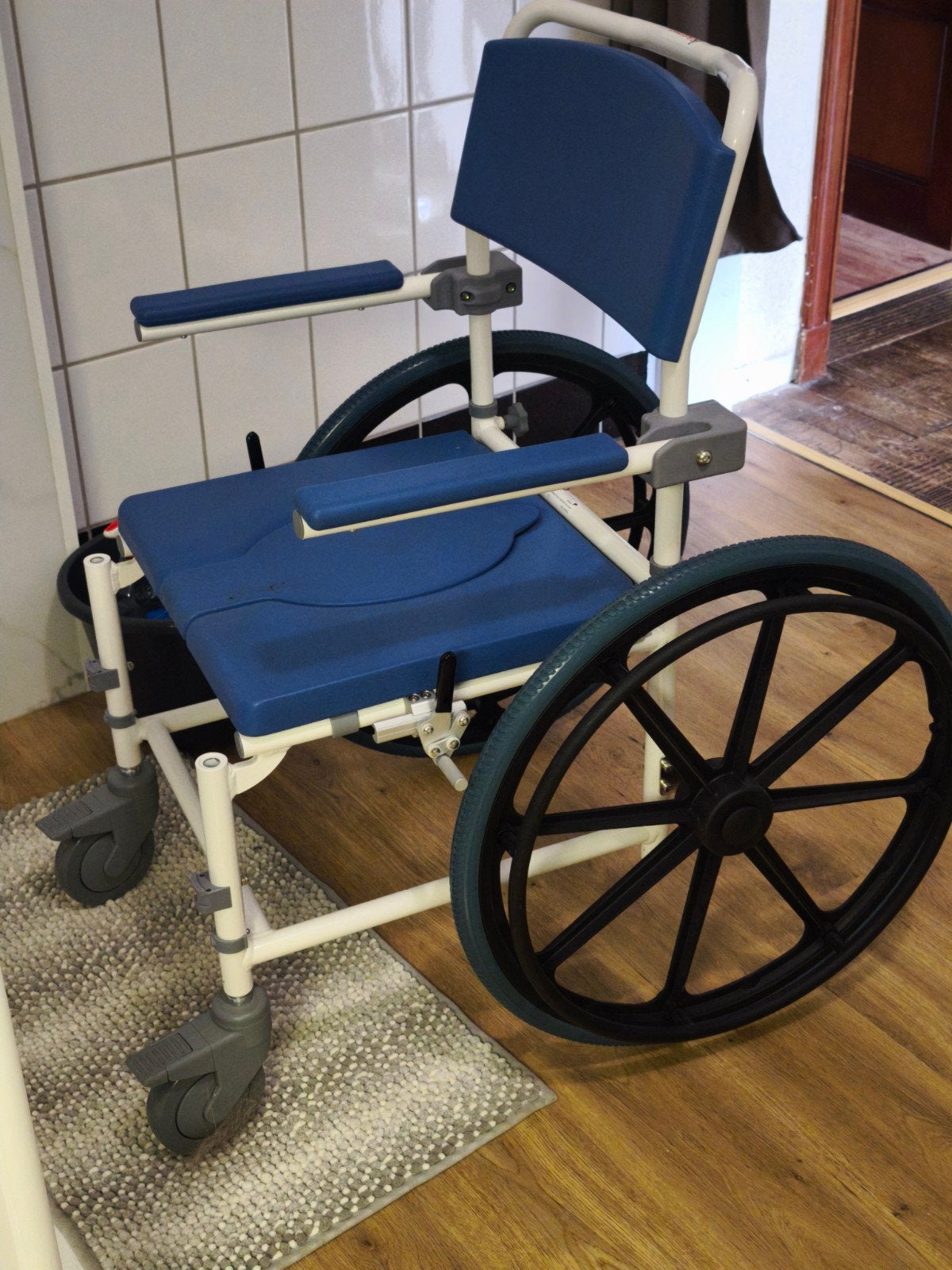 Chaise de douche pmr, Enlèvement