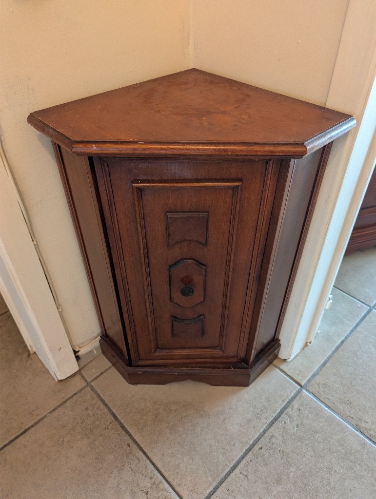 Meuble/armoire d'angle en bois classique - Couleur noyer, Antiquités & Art, Enlèvement