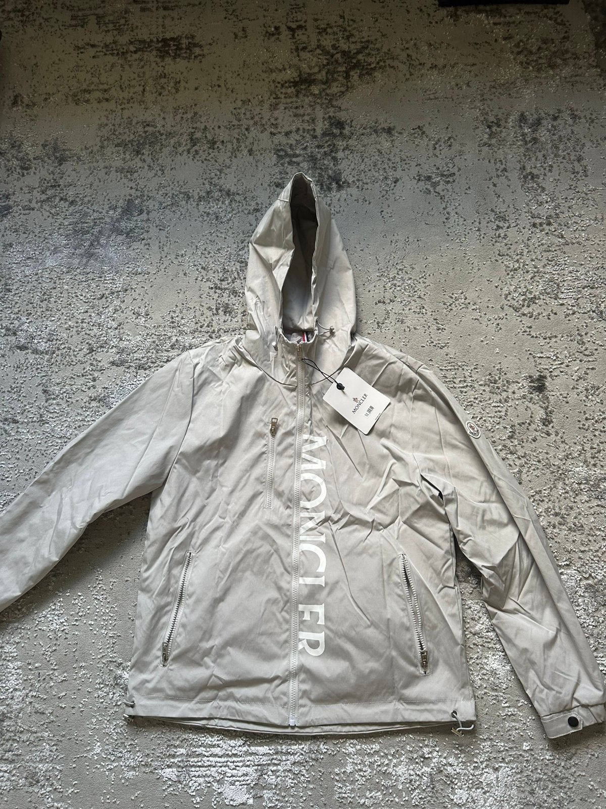 Coupe-vent à capuche Moncler gris M, Neuf, Moncler, Gris, Enlèvement ou Envoi
