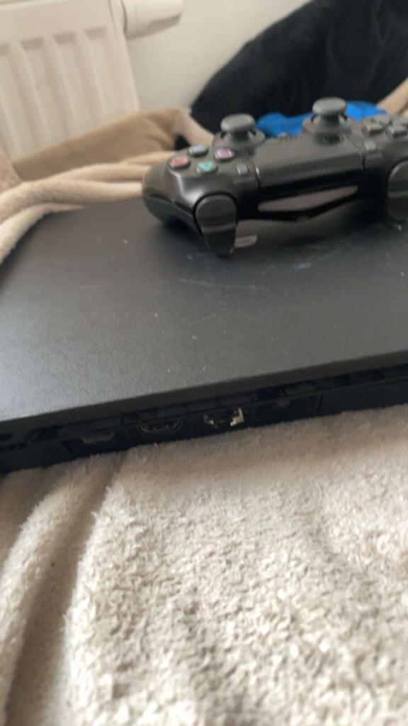 Ps4 bonne état hdmi avec mannete et chargeur, Consoles de jeu & Jeux vidéo, Consoles de jeu | Sony PlayStation 4, 500 GB, Avec disque dur