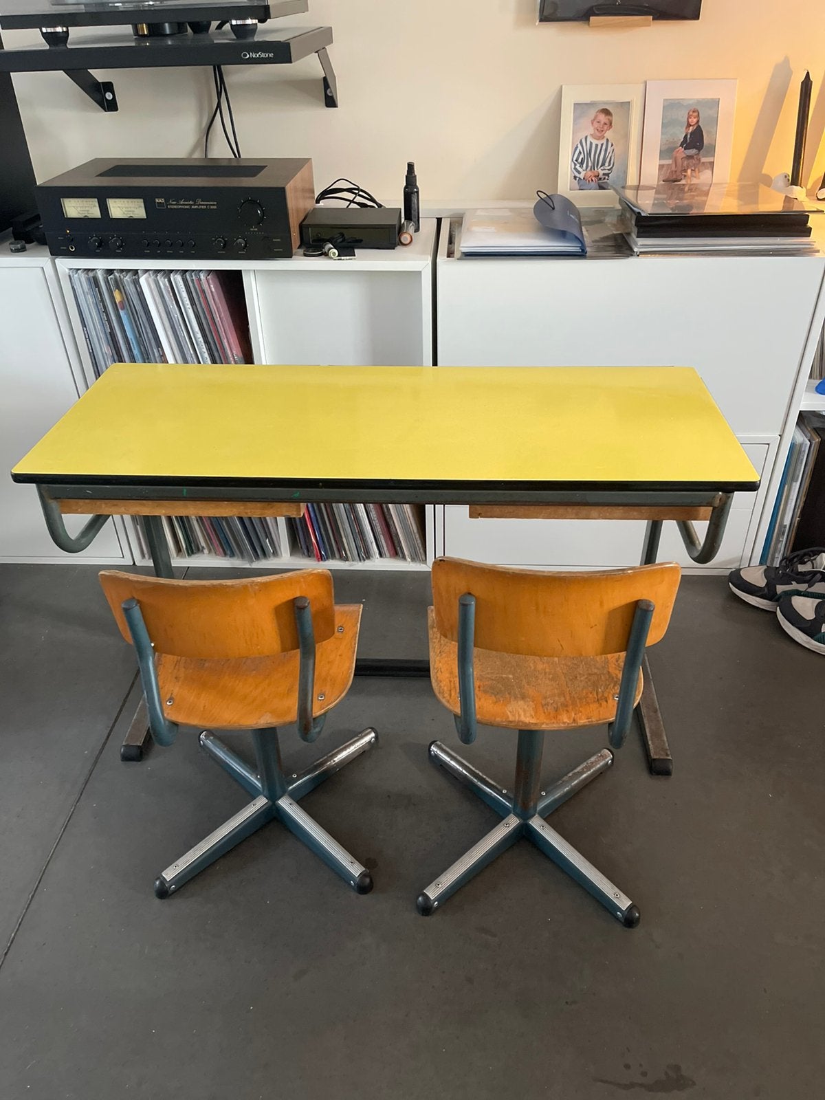 Vintage kinderbureau met 2 stoelen, Huis en Inrichting, Ophalen, Gebruikt, Hout, Vintage