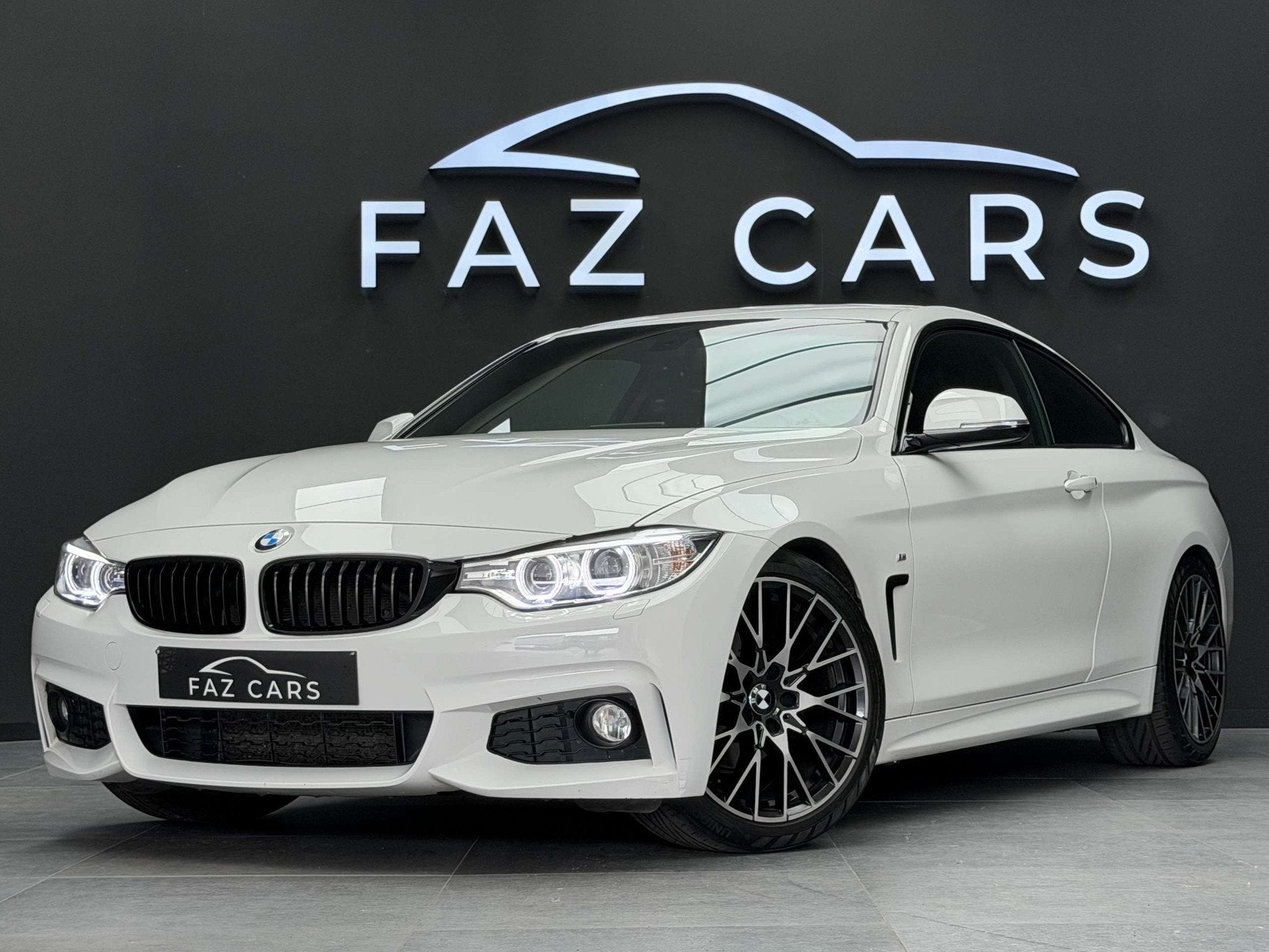 BMW 4 Serie 420 i Coupé * PACK M + XENON + CUIR + GPS + GAR, Auto's, Gebruikt, 4 cilinders, Wit, Bedrijf