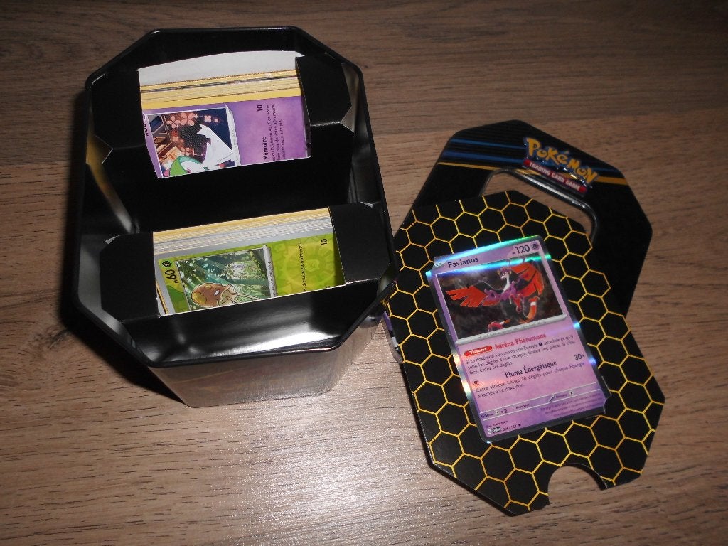 pokebox pokemon boite metal artikodin contenant 51 cartes, Enlèvement ou Envoi