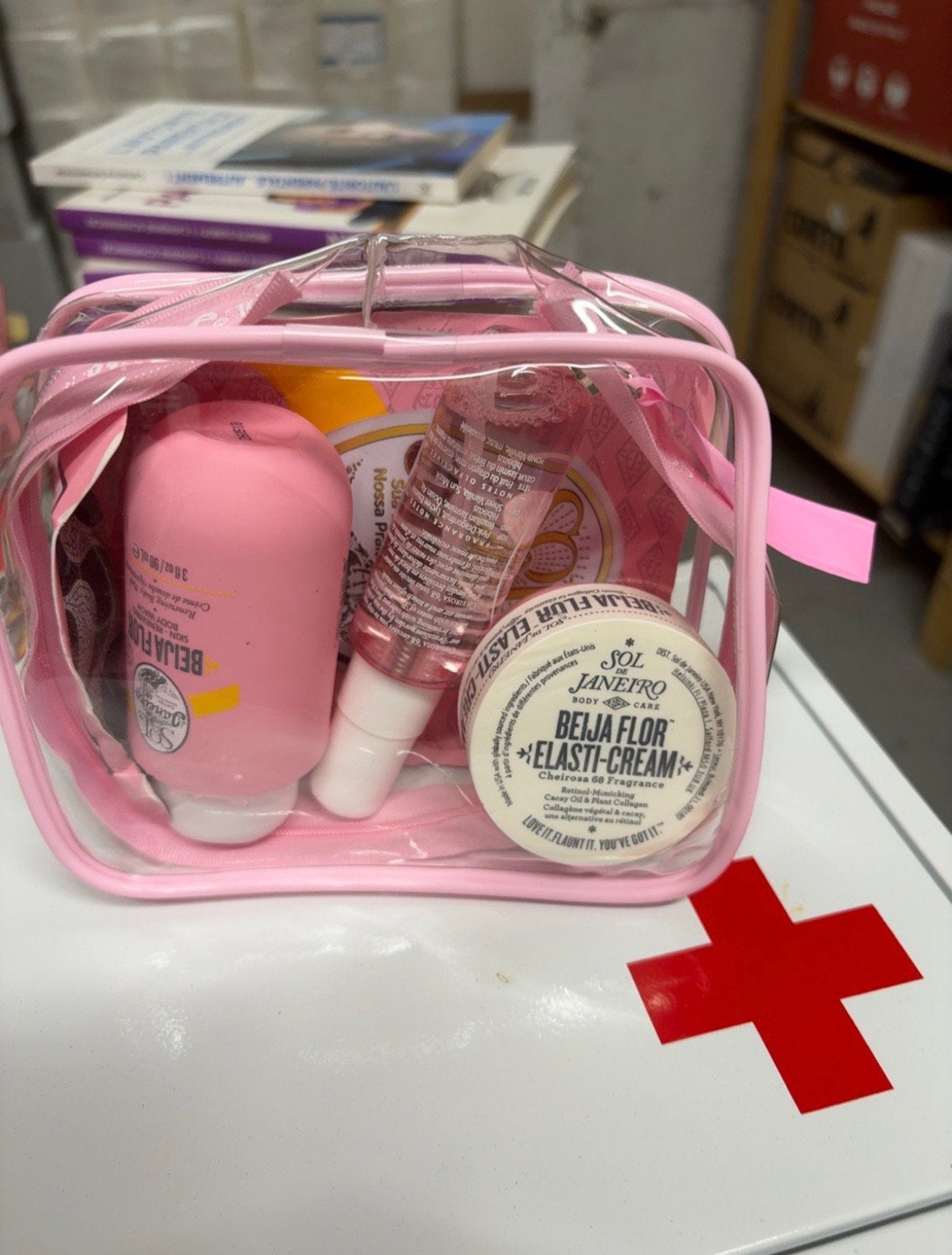 Trousse beauté rose transparente + soins corps, Enlèvement ou Envoi, Neuf