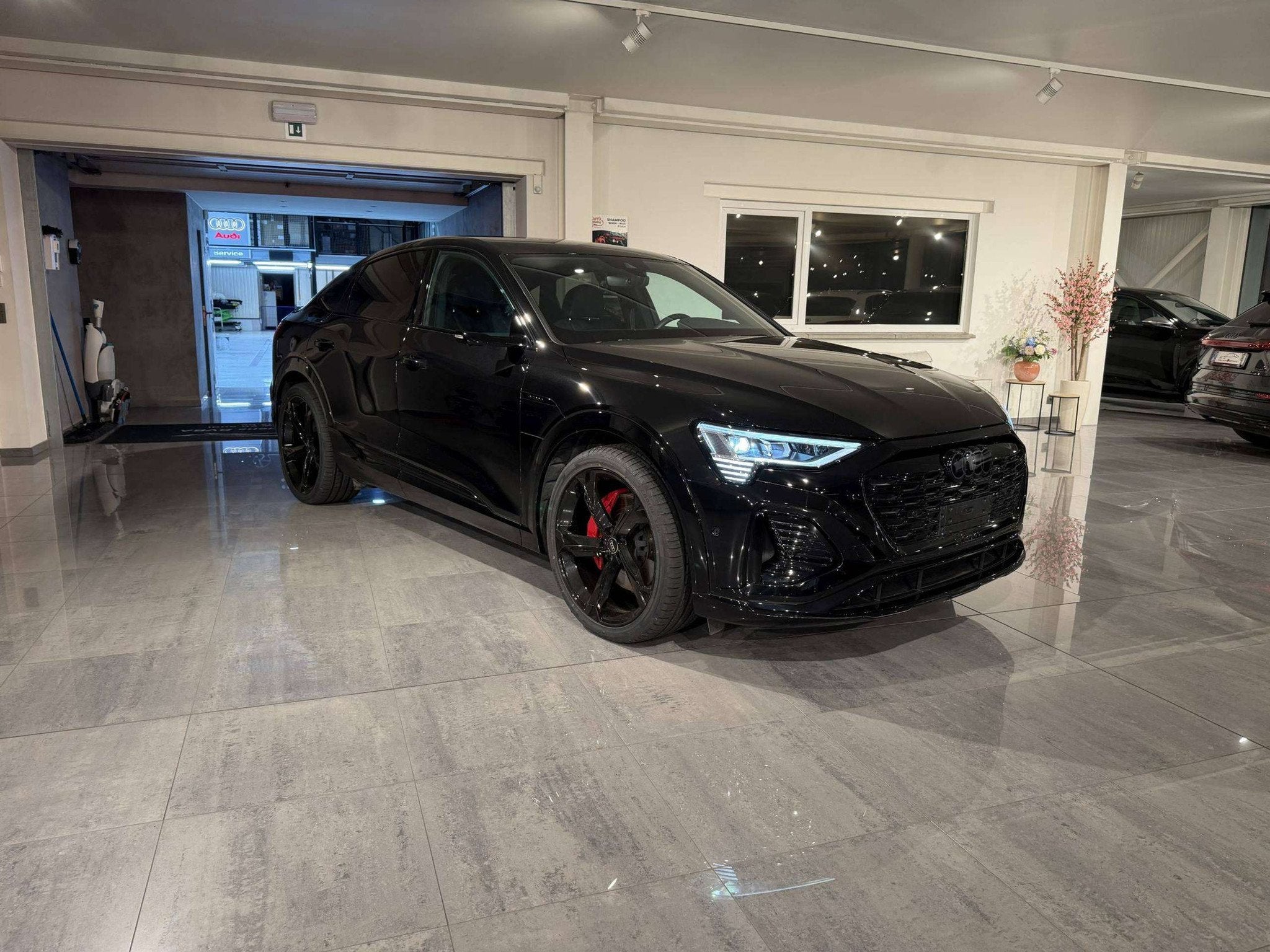 Audi Q8 e-tron SPORTBACK 340PK QUATTRO 3X S-LINE * MATRIX *, Auto's, Automaat, Gebruikt, Zwart, 340 pk