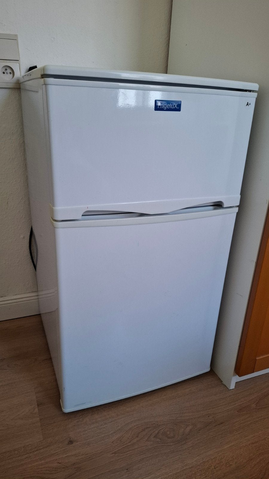 Koelkast frigo plus diepvries tafelmodel Frigelux, Elektronische apparatuur, Koelkasten en IJskasten, Ophalen, Zo goed als nieuw