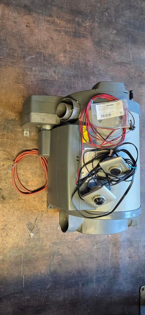 Truma COMBI 4E, 12V-30MB et 220V électrique avec interrupteu, Enlèvement