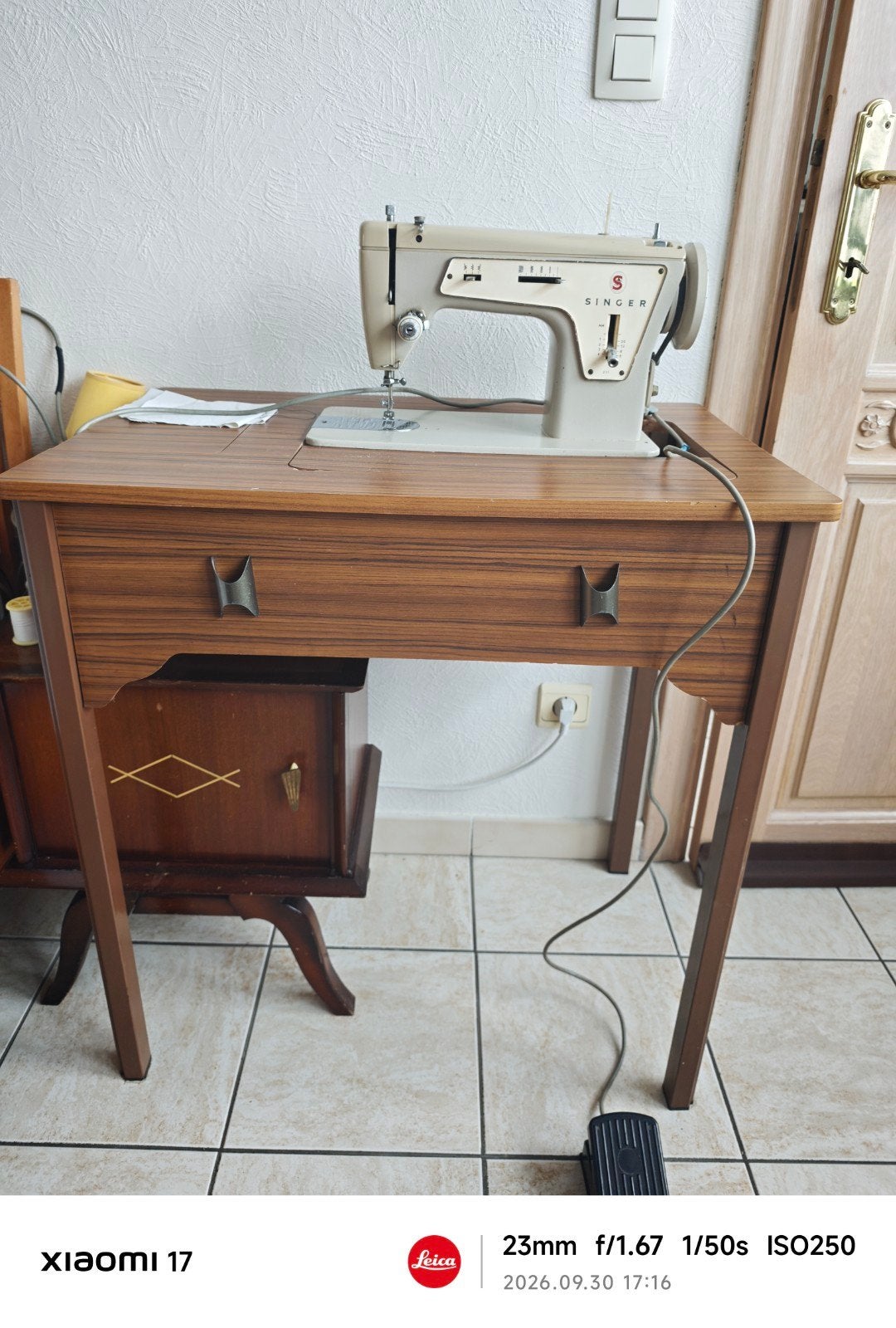 singer 237 naaimachine met tafel, Hobby & Loisirs créatifs, Enlèvement, Utilisé, Machine à coudre, Singer