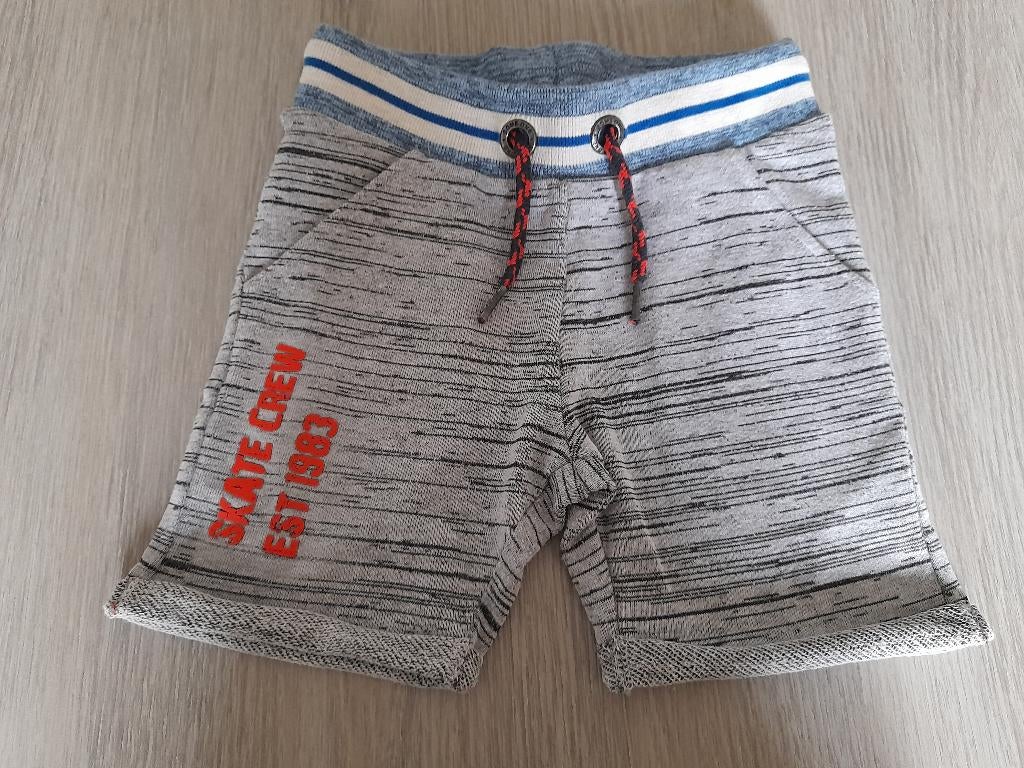 Grijze short Someone 104, Broek, Jongen of Meisje, Ophalen of Verzenden, Zo goed als nieuw