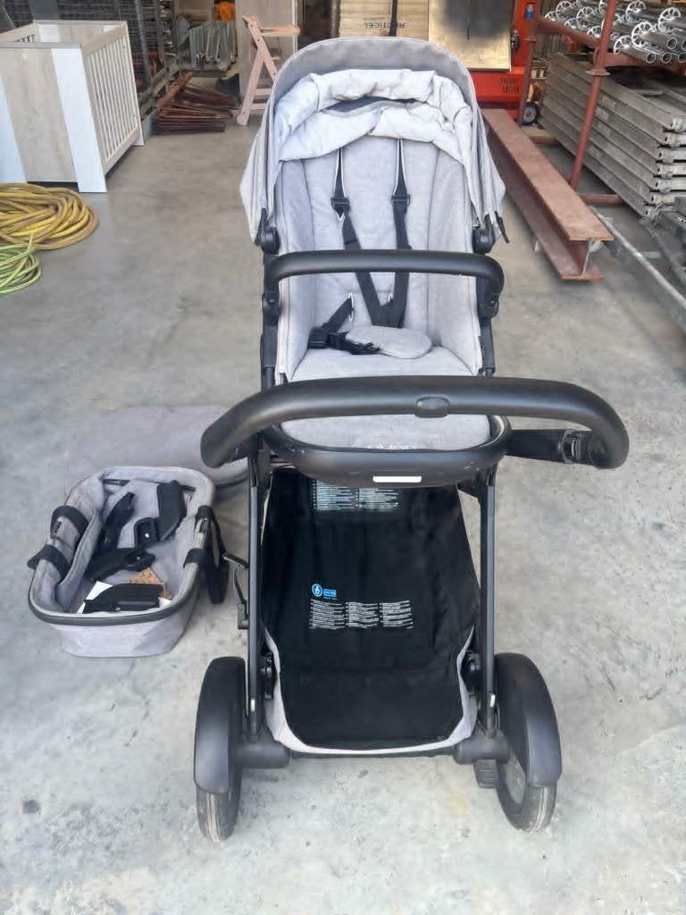 Nuna DEMI Grow buggy in grijze uitvoering., Kinderen en Baby's, Buggy's, Ophalen, Gebruikt, Voetenzak