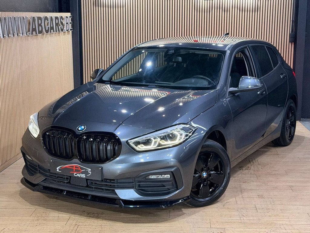 BMW 1 Serie 118 i * GARANTIE 12 MOIS * LOOK M SPORT * 1ER PR, Auto's, BMW, 100 kW, Gebruikt, 136 pk, https://public.car-pass.be/vhr/274bb6fe-0475-4946-9e9c-17b337a612b1