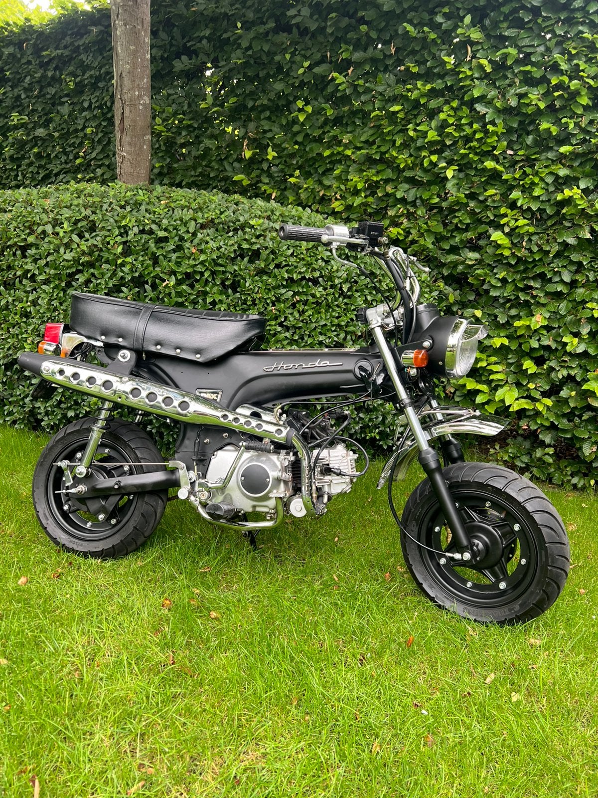 Dax b klasse 50cc. Slechts 1100km. Mat zwart., Fietsen en Brommers, Brommers | Overige merken, Ophalen, Zo goed als nieuw
