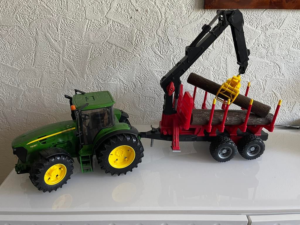 Tracteur et remorque de bois, Enlèvement, Comme neuf