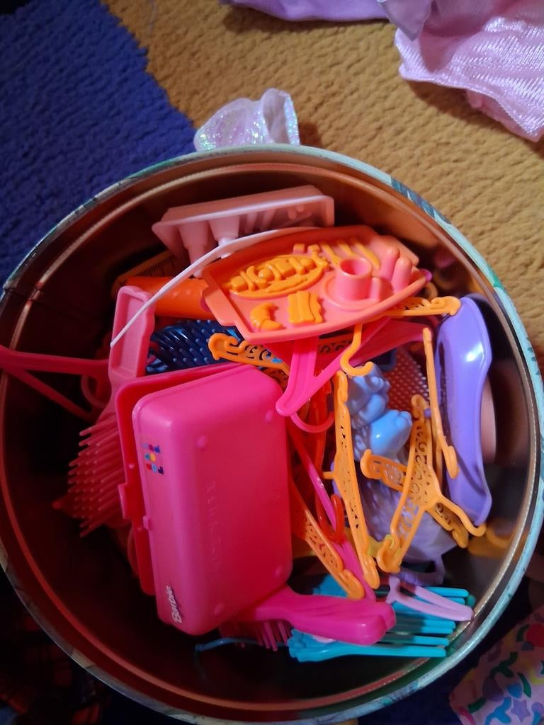Spulletjes Barbie  kapstokken, tas, badkameraccessoires...., Kinderen en Baby's, Ophalen of Verzenden, Barbie