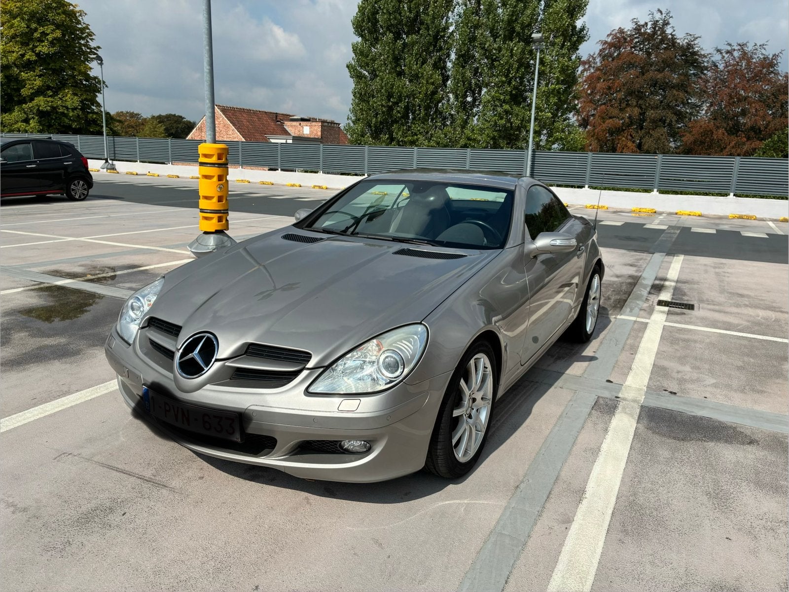 Mercedes SLK (77.000km!), Auto's, Mercedes-Benz, Cabriolet, 1796 cc, Bruin, Handgeschakeld