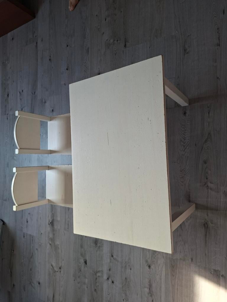 Table pour enfants avec chaises, Enfants & Bébés, Chambre d'enfant | Tables & Chaises, Enlèvement, Chaise(s)