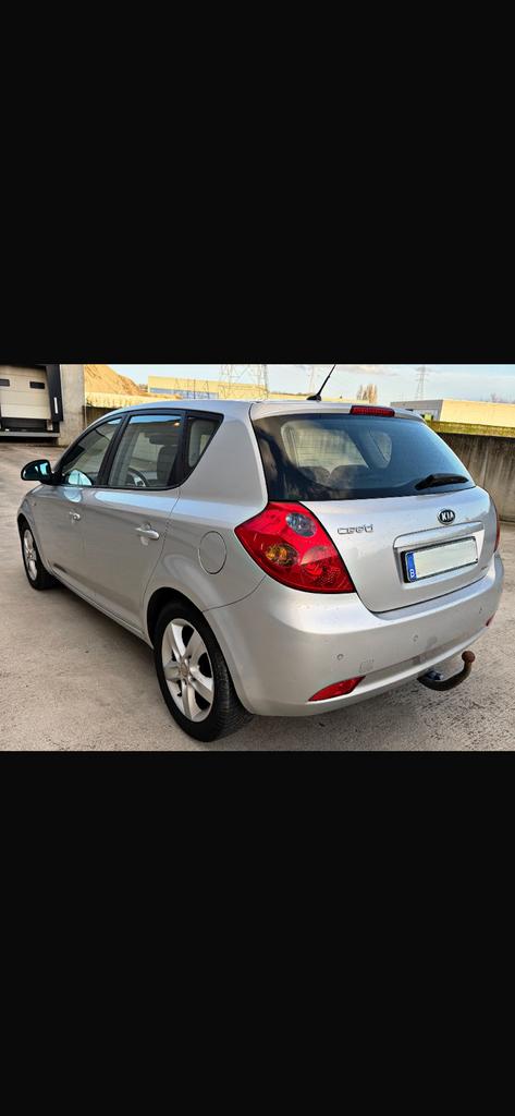 Kia Ceed 1.6 CRDi – Gekeurd voor verkoop – €2400, Auto's, Kia, Particulier, Bluetooth, Diesel, Ophalen