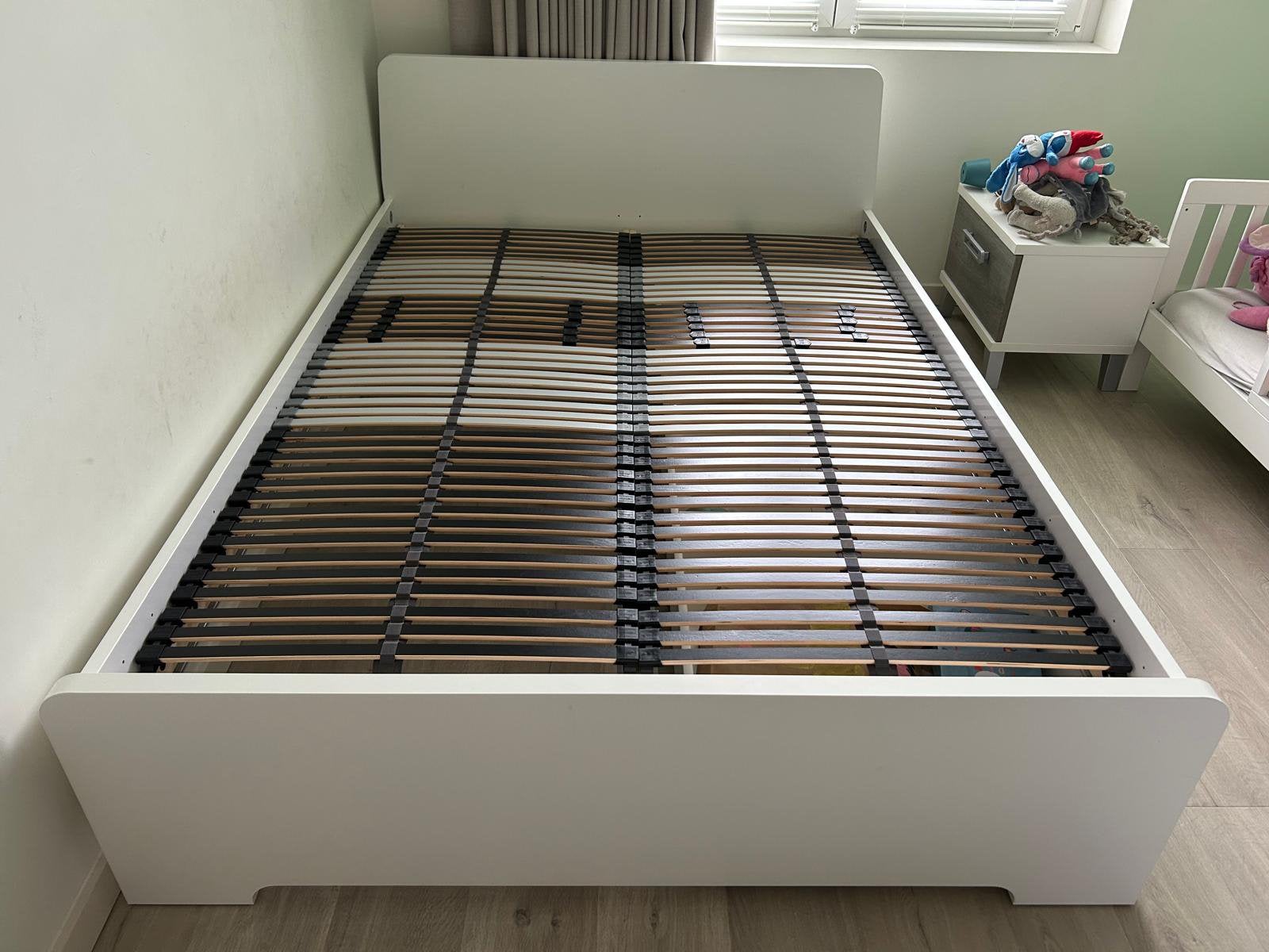 Bed met opbergschuiven en lattenbodem 140x200, Huis en Inrichting, Ophalen, Wit, 140 cm, Zo goed als nieuw