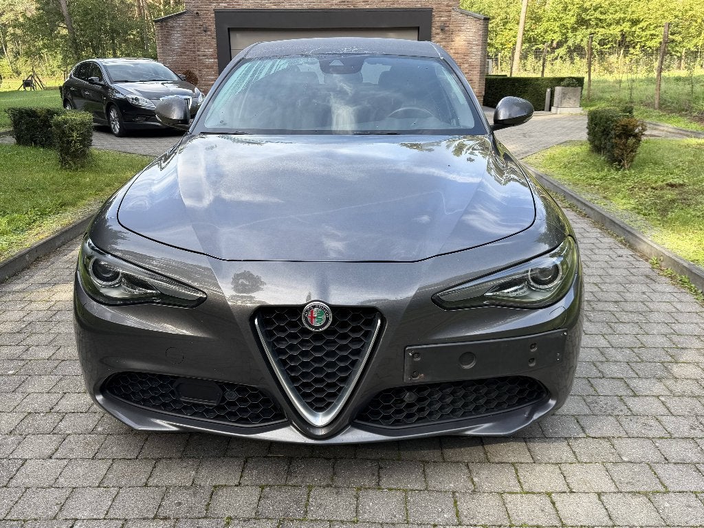 zeer mooie dealer onderhouden alfa romeo giulia JTDM