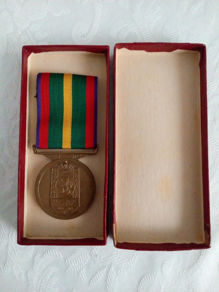 militair, medaille UFAC/VOV, veteran, Collections, Objets militaires | Général, Autres, Enlèvement