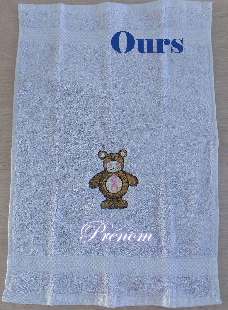 Serviette invité lilas brodée "ours et ruban rose", Maison & Meubles, Neuf, Autres marques, Enlèvement ou Envoi, Serviette invité