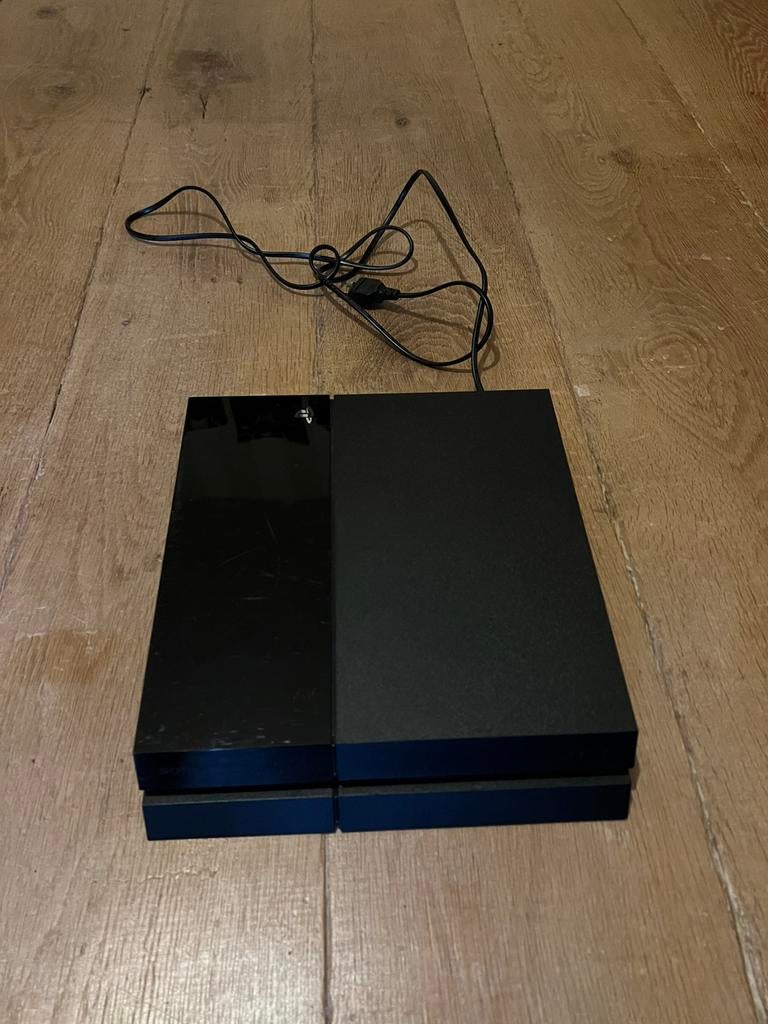 PlayStation 4 console met 1 controller en spel Farcy, Ophalen, 500 GB, Zo goed als nieuw, Met 1 controller
