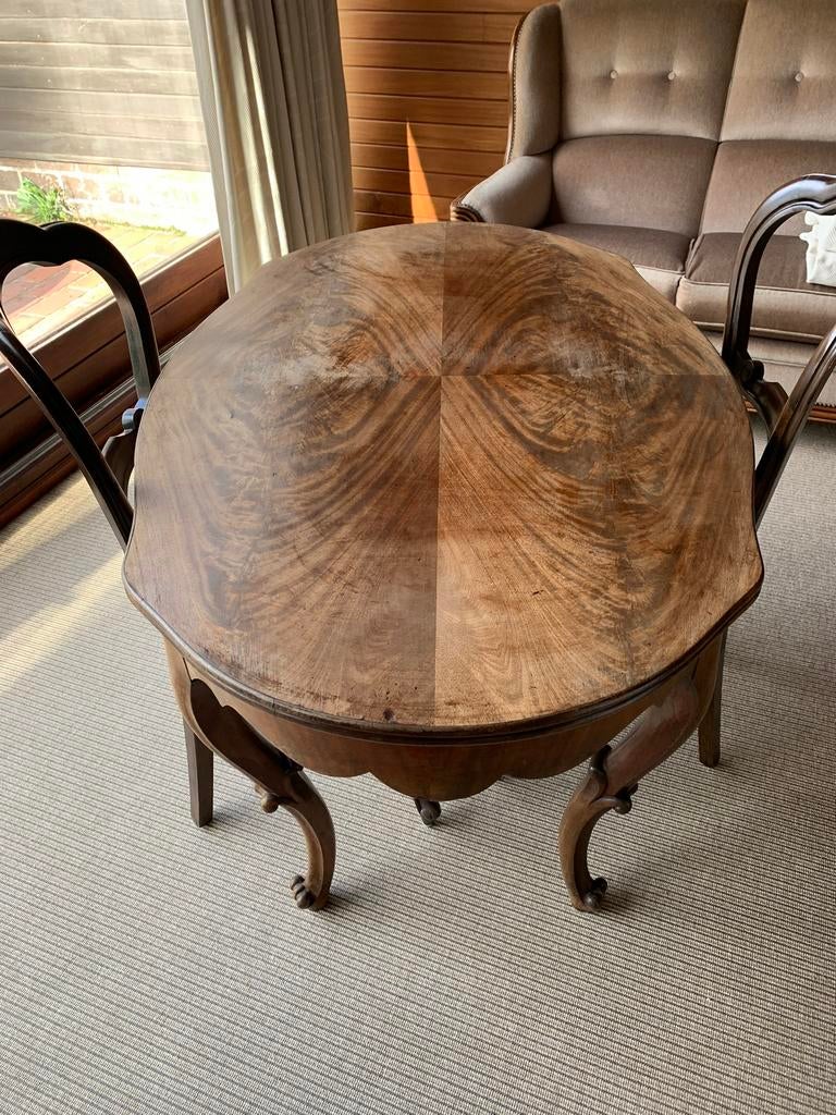 Antieke ovale tafel met een prachtige houtnerf, Antiek en Kunst, Ophalen