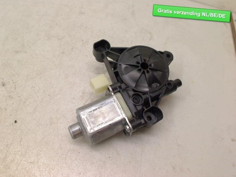 MOTEUR LEVE VITRE ELECTRIQUE ARRIÈRE DROIT Audi (5Q0959802), Auto-Union-Straße  1,
85057  Ingolstadt, DE, Info@audi.de, Audi, Utilisé