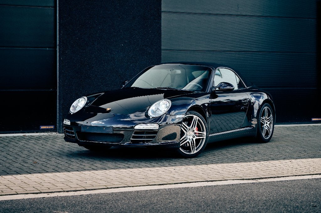 Porsche 997.2 Carrera 4S cabrio PDK full option, Auto's, Automaat, Cabriolet, Zwart, Leder