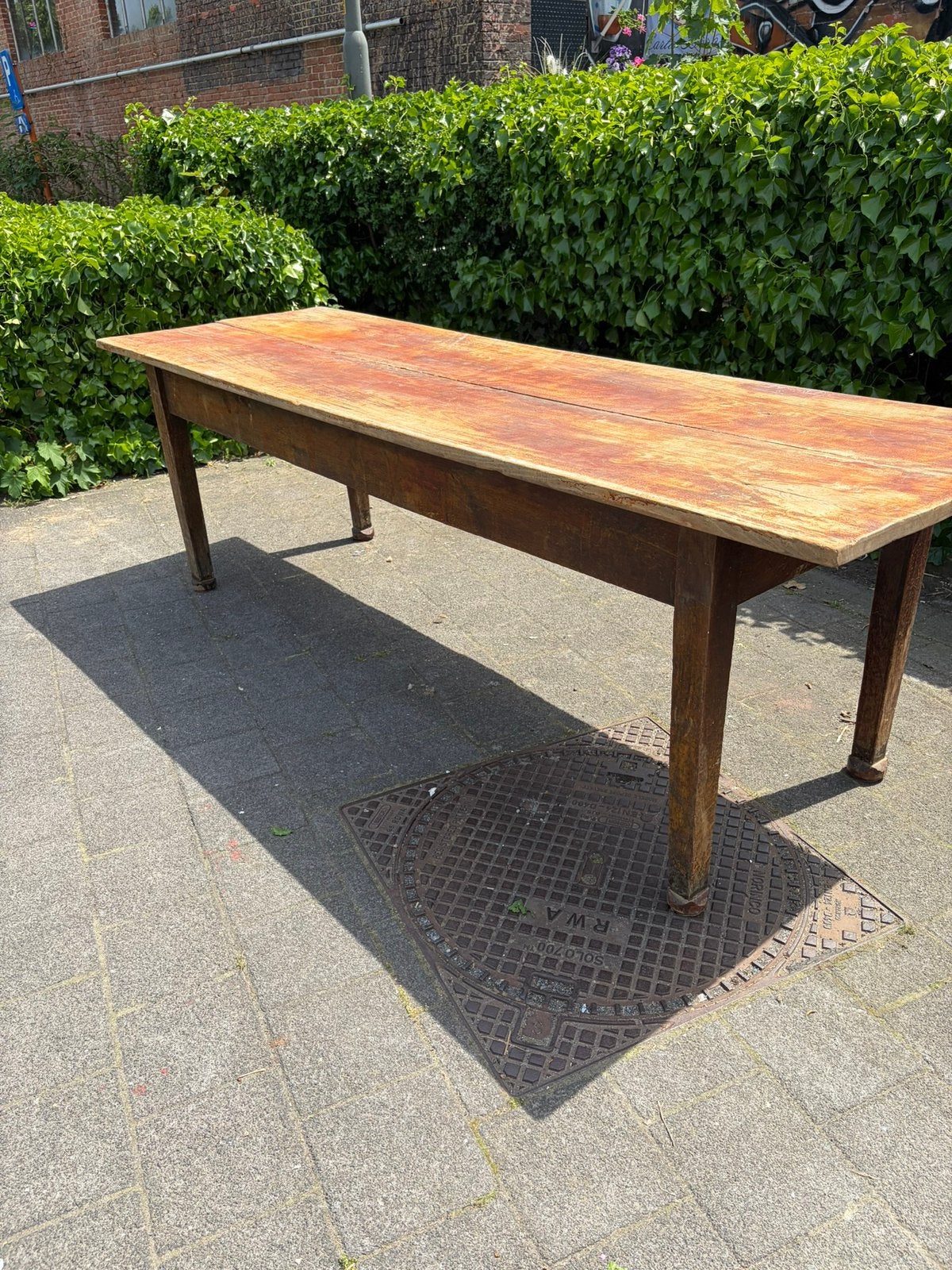 Table du monastère, Enlèvement