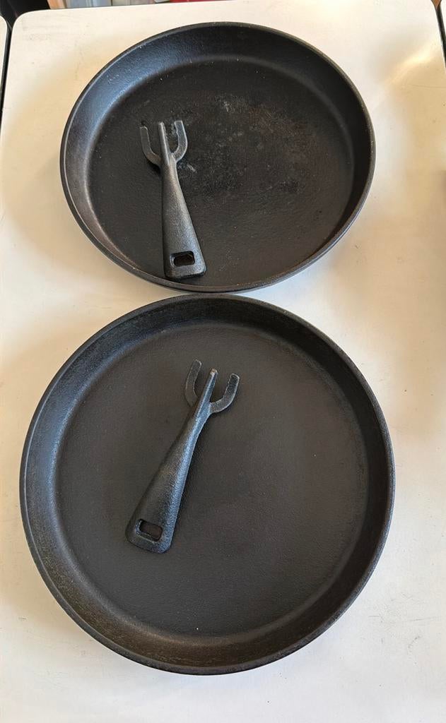 Moules à pitza en fer Saignacio Vita Italy, 2 pièces, 25 cm, Enlèvement ou Envoi, Comme neuf