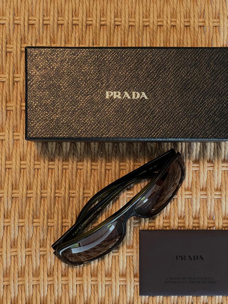 Prada zonnebril, Handtassen en Accessoires, Zonnebrillen en Brillen | Heren, Zonnebril, Zwart, Zo goed als nieuw, Ophalen