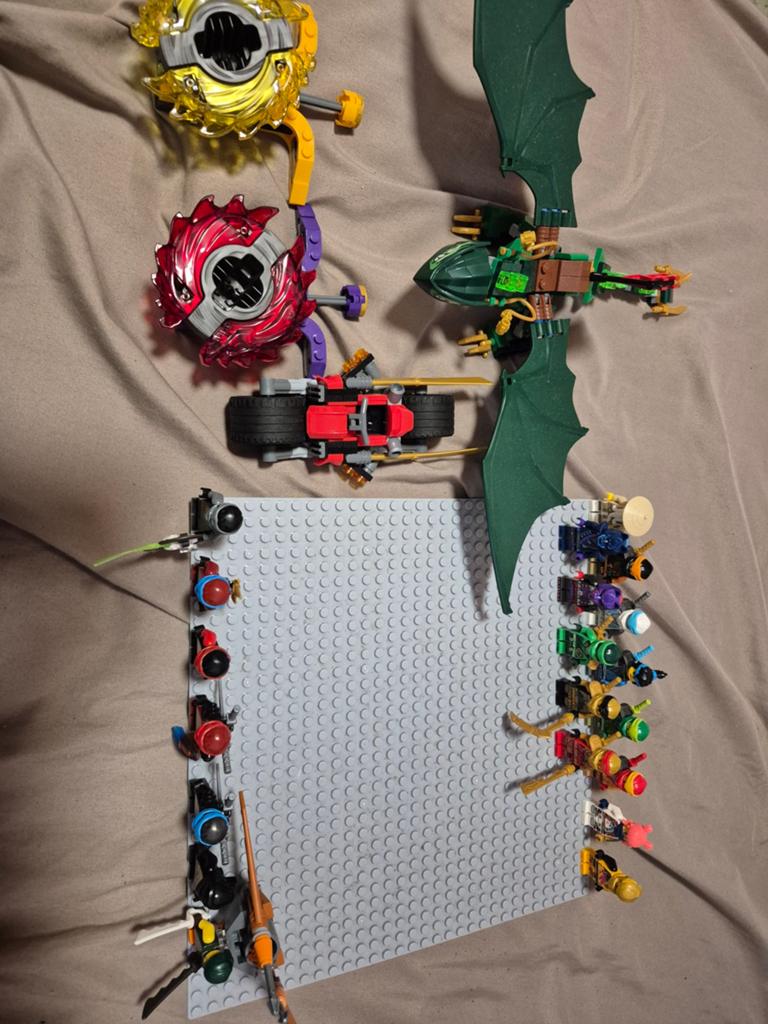 Lego ninjago, 20 minifiguren+ draak,scooter en 2 spinners, Ophalen, Compleet, Lego, Ninjago