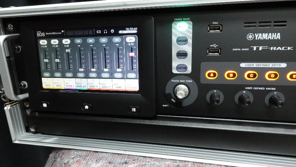 Yamaha TF RACK 40 channel digital mixer, Muziek en Instrumenten, Mengpanelen, Ophalen, Nieuw, 20 kanalen of meer, Microfooningang