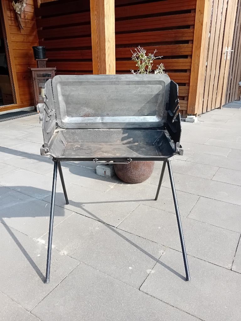 gietijzeren BBQ met motorgrill, Tuin en Terras, Ophalen, Gebruikt, Overig, Met accessoires