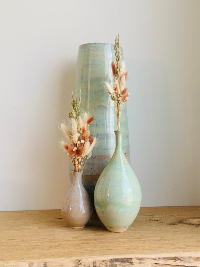 Handgemaakte keramieken kaarsen en vaasjes met droogbloemen, Antiek en Kunst, Antiek | Vazen, Ophalen