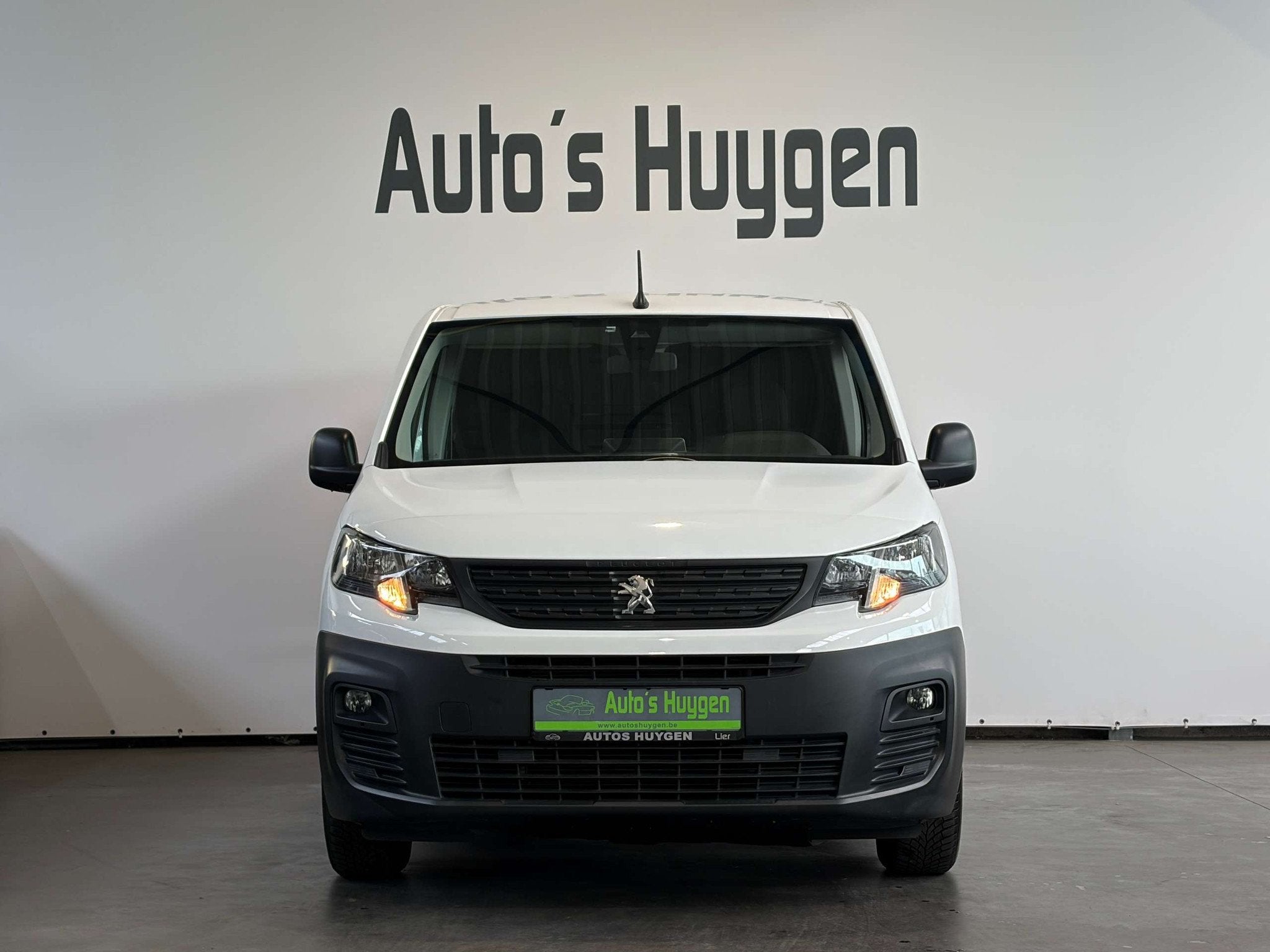 Peugeot Partner 1.2 PureTech L1 Light (bj 2022), Auto's, Stof, Gebruikt, 1199 cc, Wit
