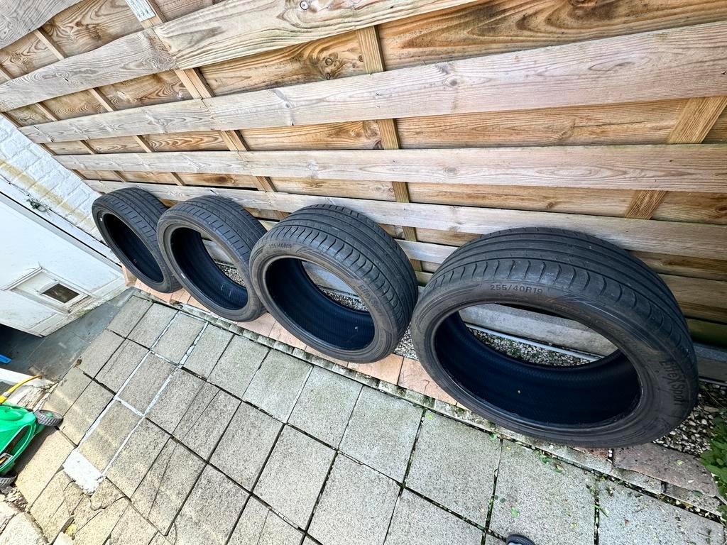Pneus été jeu complet Av et Ar en 19 pouces, Enlèvement, Comme neuf