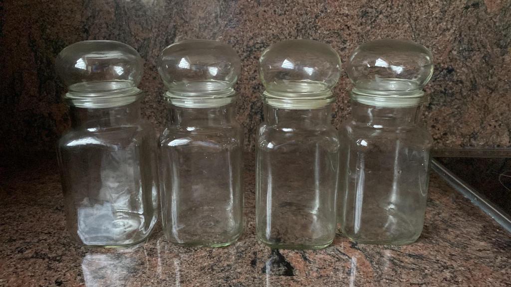 Keukenpotten in glas, Ophalen