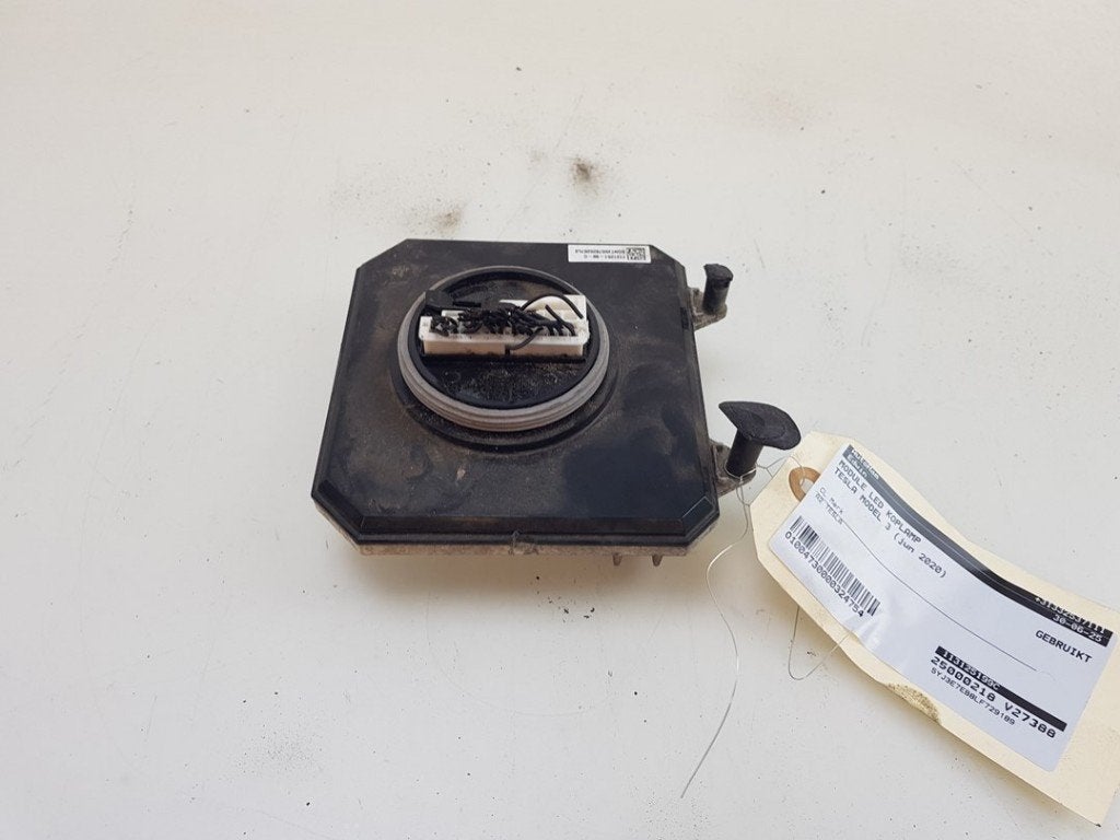 MODULE DE PHARE À DEL Tesla Model 3 (|113125199C|), Germany_Sales@tesla.com, Utilisé, Autres marques automobiles, Ludwig-Prandtl-Straße 27 - 29
12526  Berlin, DE