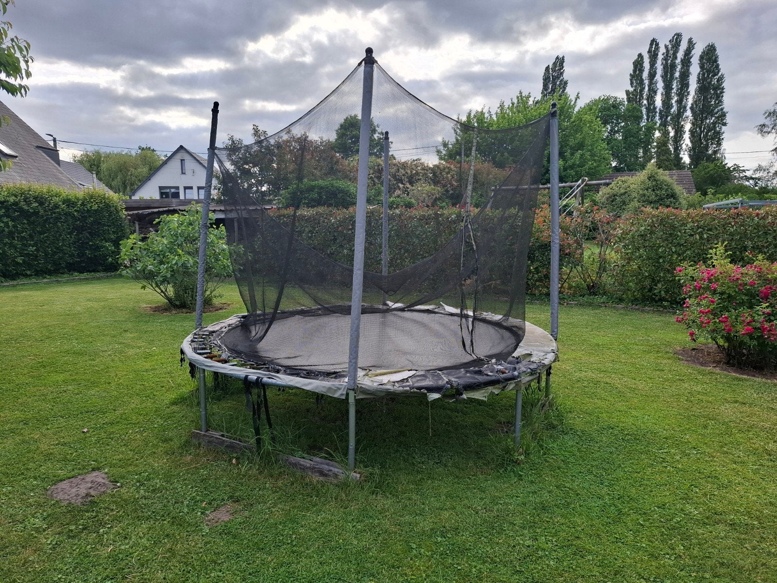 Trampoline decathlon à donner, Enfants & Bébés, Jouets | Extérieur | Trampolines