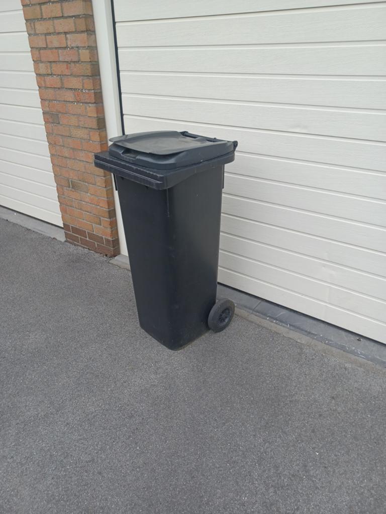 Vuilnisbak grote Opwielen met deksel erop 120liter pr35euro, Tuin en Terras, Ophalen