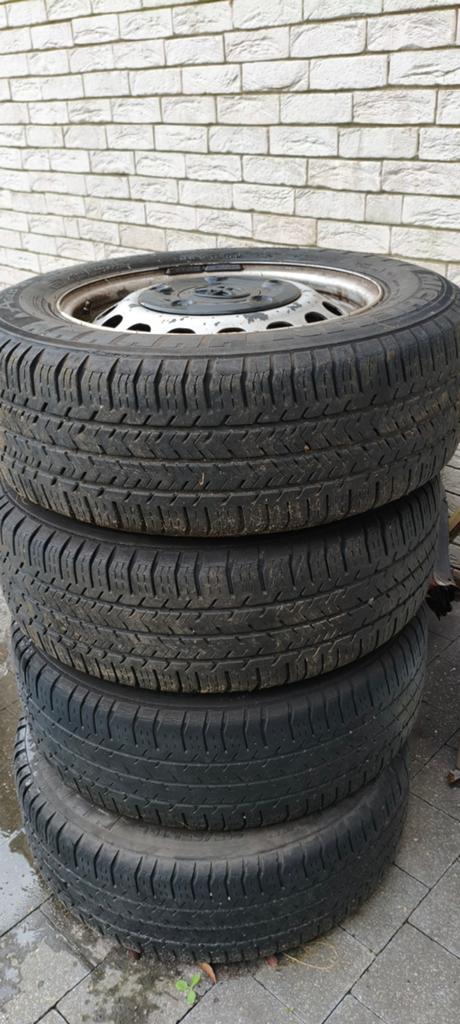 4x Michelin agilis 51 op stalen velg 215/65 R16C, Ophalen, 16 inch, Band(en), Zomerbanden